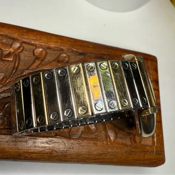 Gloria Vanderbilt Two Tone Quartz Watch Swarovski Swan Accent - Picture 2 of 4